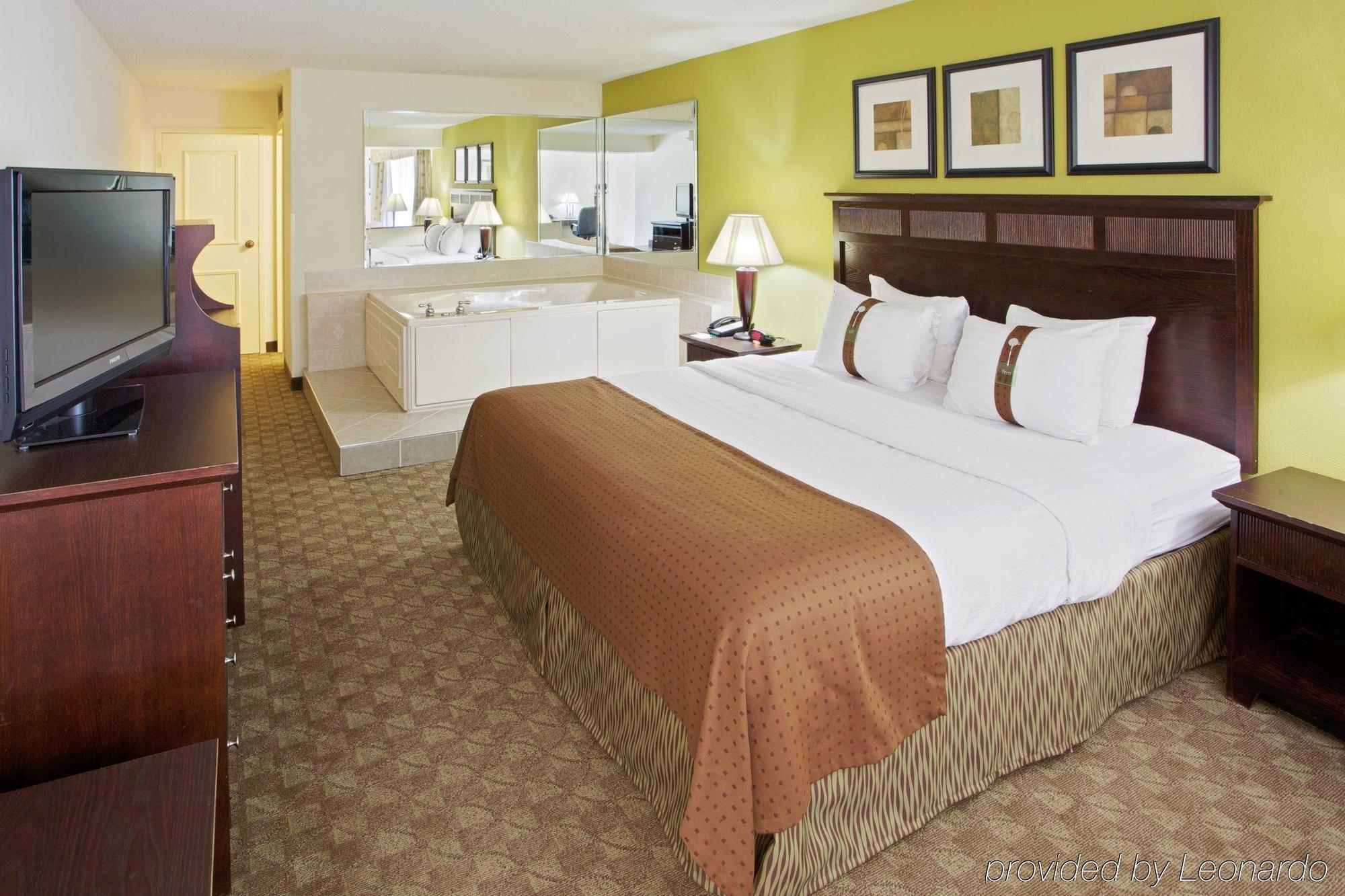 Holiday Inn Roanoke - Tanglewood Route 419 & I 581, An Ihg Hotel Kamer foto
